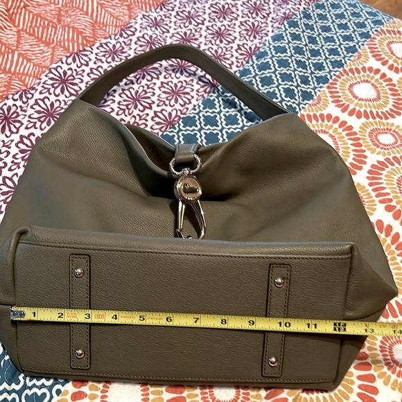 Dooney & Bourke Logo Lock shoulder bag in excellent condition! - Picture 3 of 6